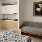 Residenza Canova アパート リニャーノ・サッビアドーロ